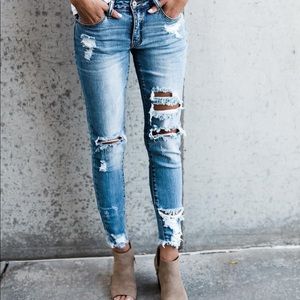 Distressed skinny jeans (size 24)